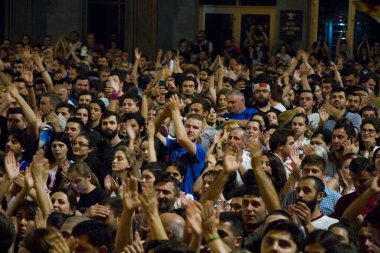 Gürcistan Parlamentosu önünde, Gavrilov 'un Gecesi veya Gürcistan' daki hükümet karşıtı protestolar olarak da bilinen protestolar düzenleniyor. Tiflis, Gürcistan.