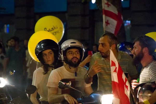 Gürcistan Parlamentosu önünde, Gavrilov 'un Gecesi veya Gürcistan' daki hükümet karşıtı protestolar olarak da bilinen protestolar düzenleniyor. Tiflis, Gürcistan.