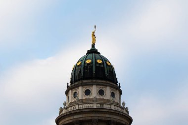 Berlin Katedrali Berlin 'deki Evanjelik Yüksek Kilise ve Kolej Kilisesi' nin yaygın adıdır. Müze Adası 'nda yer alır..