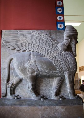 BERLİN, Almanya - 13 EKİM 2017 Berlin 'deki Müze İçi