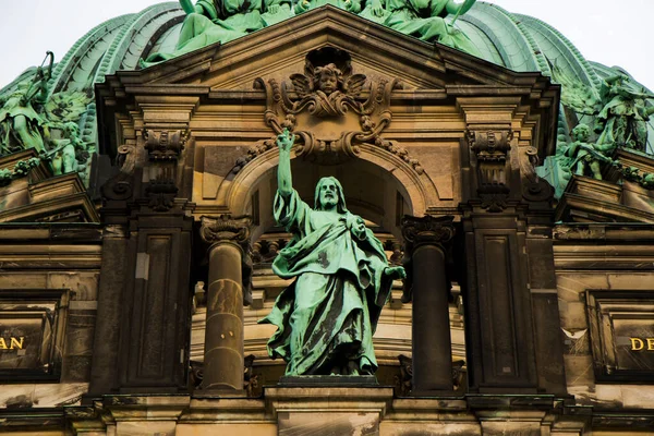 柏林大教堂 Berlin Cathedral 是福音派最高教区和大教堂的俗称 它位于密特镇的博物馆岛上 柏林博物馆岛上著名的地标和建筑 — 图库照片