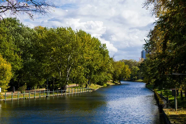 Parque Berlín Agua Árboles Otoño Recreación Urbana Parque Alemania — Foto de Stock