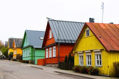Litvanya 'nın Trakai kentindeki eski köy ahşap evi. Trakai, Litvanya' nın güneydoğusunda, Vilnius 'un batısında bir kasabadır. Trakai Tarihi Parkının Bir Parçası.