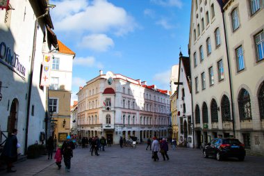TALLINN, ESTONIA - 20 ECTOBER 2017 - Eski kasabada bina, ünlü simgeler