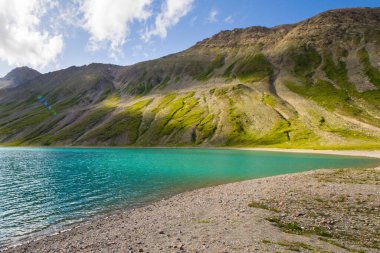 Dağlık dağ manzarası, renkli doğa manzarası, Gürcistan gölü, seyahat yeri, yürüyüş yeri..