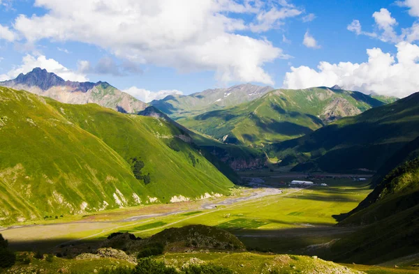 Niesamowity Piękny Krajobraz Górski Szczyt Wzgórze Gruzji — Zdjęcie stockowe
