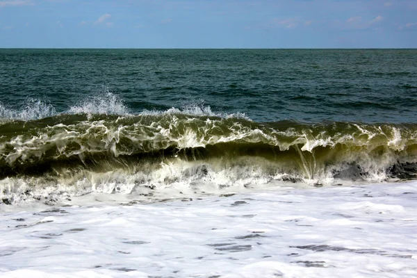 Fırtınalı Deniz Manzarası Gürcistan Karadeniz Inde Dalgalar Rüzgar Damlatıyor — Stok fotoğraf