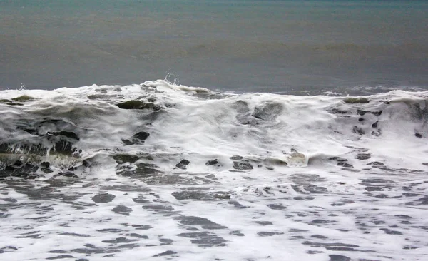 Fırtınalı Deniz Manzarası Gürcistan Karadeniz Inde Dalgalar Rüzgar Damlatıyor — Stok fotoğraf