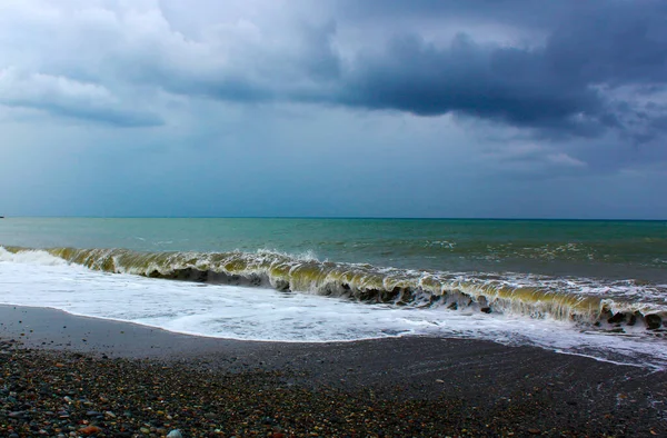 在格鲁吉亚的黑海里 暴风雨般的海景 波浪和风 水滴飞溅 — 图库照片