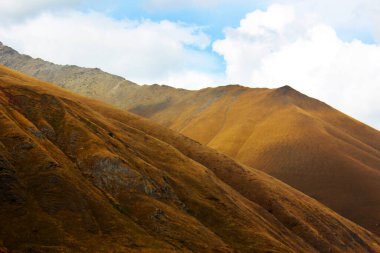 Gürcistan 'daki dağ manzarası ve güzel manzara