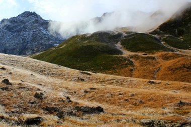 Gürcistan 'daki dağ manzarası ve güzel manzara