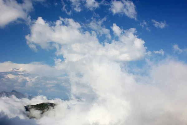 Bergslandskap Och Vacker Utsikt Georgien Ovanför Molnen Alpin Zon — Stockfoto