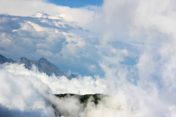 Bergslandskap Och Vacker Utsikt Georgien Ovanför Molnen Alpin Zon — Stockfoto