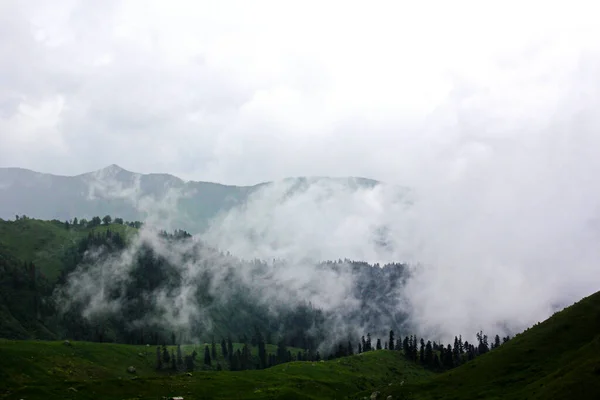 格鲁吉亚的高山云雾和风景 山区的地平线 — 图库照片