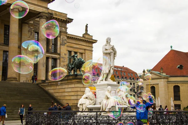 People Street Berlin Concert Hall Tourist Scene Soap Bubbles People — Stock Photo, Image