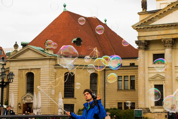 Soap Bubbles Street Berlin Germany Man Entertain People Tourist Concert — Stock Photo, Image