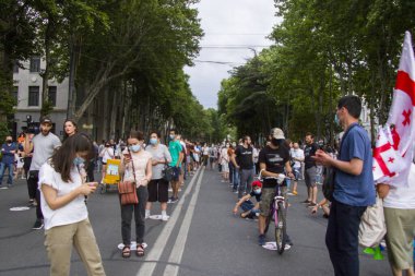 Gavrilov 'un Gürcistan' daki hükümet karşıtı protestolar sonrasında Gürcistan Parlamentosu önünde protesto gösterileri.