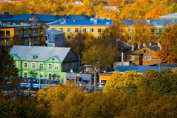 도시의 Tallinn 색상의 스타일 의집들이 건축물 외양을 수있다 파노라마처럼 보입니다 — 스톡 사진