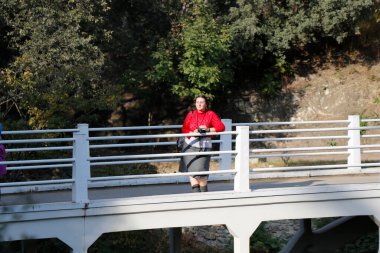 Genç bir kadın portresi, güzel bir kız, güzel ve sevimli bir kız..