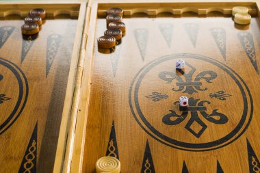 Tavla yakın plan, tahta oyunu.