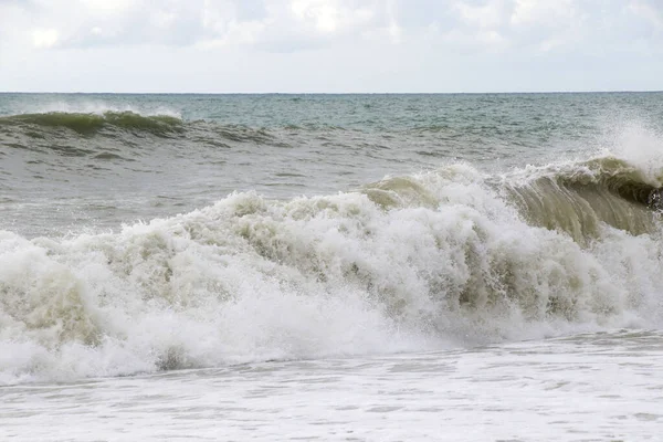 Bouřlivák Vlny Šplouchání Batumi Georgii Bouřlivé Černé Moře Vodní Pozadí — Stock fotografie