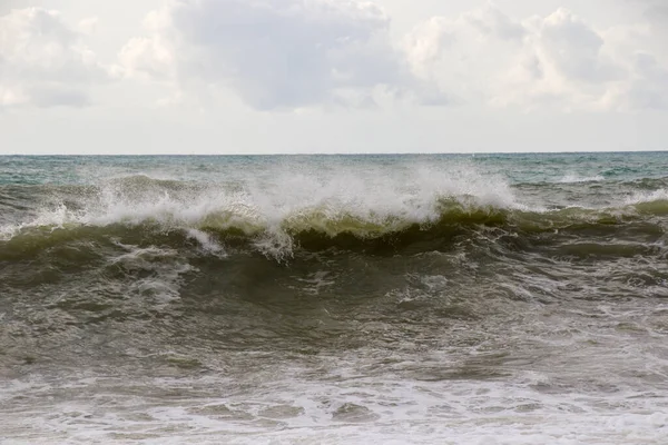 Roda Tempestuosa Ondas Salpicos Batumi Geórgia Mar Negro Tempestuoso Fundo — Fotografia de Stock