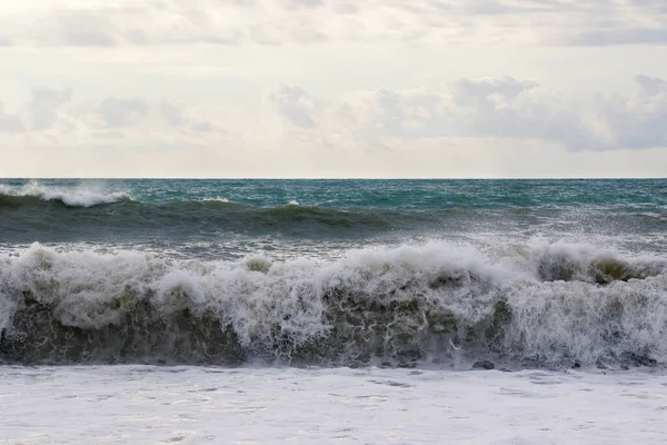 Tempo Tempestuoso Ondas Salpicos Batumi Geórgia Mar Negro Tempestuoso Fundo — Fotografia de Stock