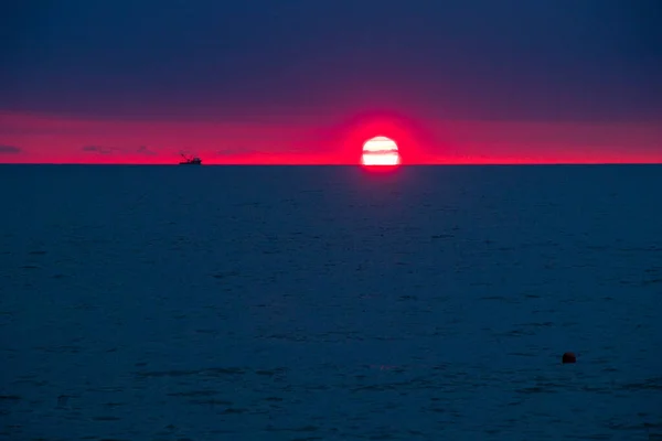Karadeniz Gün Batımı Batumi Georgia Büyük Kırmızı Güneş Mavi Deniz — Stok fotoğraf