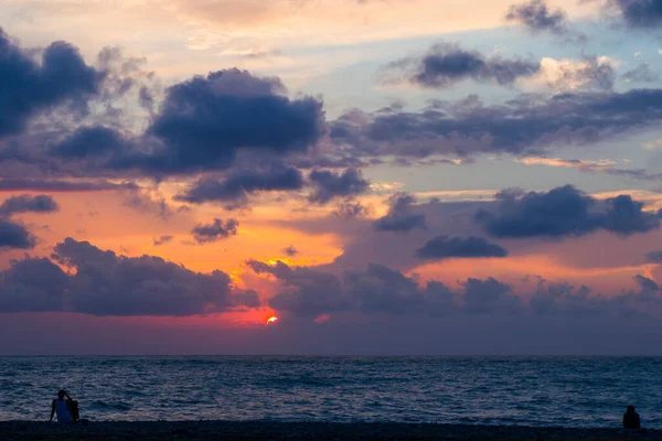 Puesta Sol Mar Negro Cielo Colorido Nubes Durante Puesta Sol — Foto de Stock
