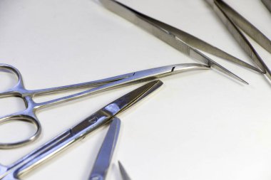 İnceleme kiti - Anatomi, Biyoloji, Veterinerlik öğrencileri için kaliteli paslanmaz çelik aletler, Neşter Bıçaklı Deniz Biyolojisi Kurbağaları parçalamak için de dahil. Cerrahi aletler.