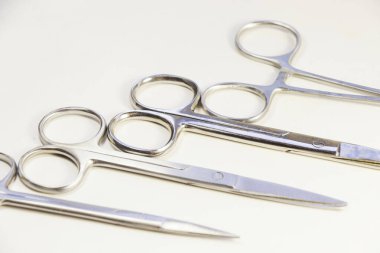 İnceleme kiti - Anatomi, Biyoloji, Veterinerlik öğrencileri için kaliteli paslanmaz çelik aletler, Neşter Bıçaklı Deniz Biyolojisi Kurbağaları parçalamak için de dahil. Ameliyat aletleri. Makas operasyonu..