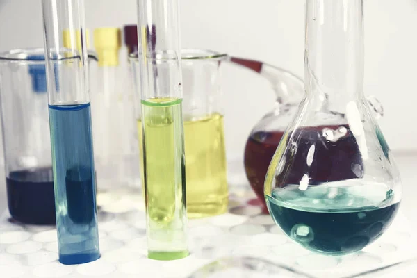 Laboratóriumi Kémiai Folyékony Elemek Kutatási Diagnosztikák Műszerek Tárgyak Steril Asztalban — Stock Fotó