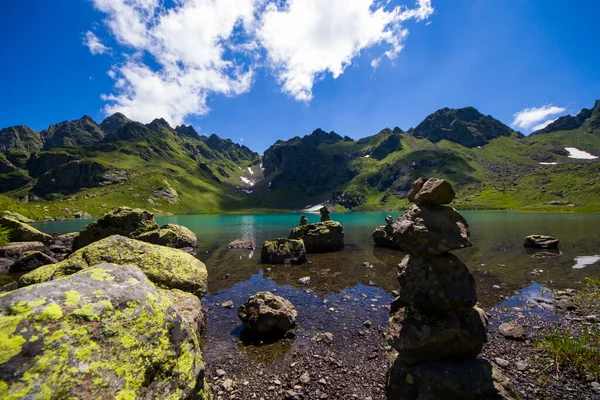 Alpine Montaña Lago Paisaje Vista Azul Hermoso Sorprendente Lago Panorama — Foto de Stock