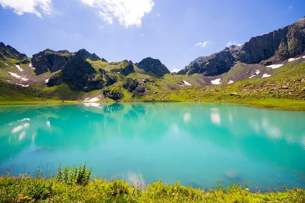 Montagna Alpina Paesaggio Lacustre Vista Blu Bellissimo Sorprendente Panorama Lacustre — Foto Stock