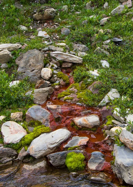 Ποταμός Νερό Και Βράχοι Στο Khazbegi Γεωργία — Φωτογραφία Αρχείου