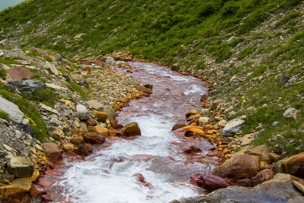 Ποταμός Νερό Και Βράχοι Στο Khazbegi Γεωργία — Φωτογραφία Αρχείου