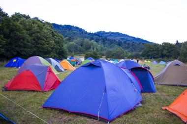 Kamplar ve kamp alanı, yürüyüş ve yürüyüş ekipmanları.