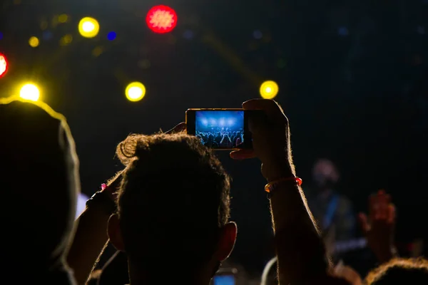 Concerto Música Vivo Vida Noturna Pessoas Multidão Ouvindo Música Jovens — Fotografia de Stock