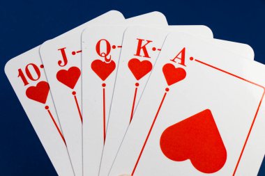 Floş kartlar. Kart oyunu, kartlar masada. Poker ve blackjack, iskambil oyna..