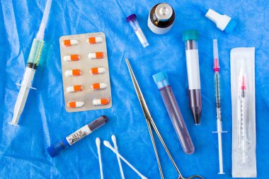 HIV kan testi tüpü örneği, bağışıklık virüslerine yardımcı olur..