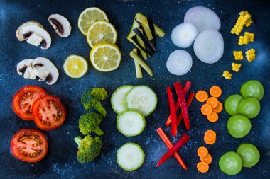 Doğranmış sebzeler, dilimlenmiş sebzeler.