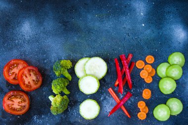 Doğranmış sebzeler, dilimlenmiş sebzeler.