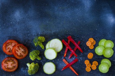 Doğranmış sebzeler, dilimlenmiş sebzeler.