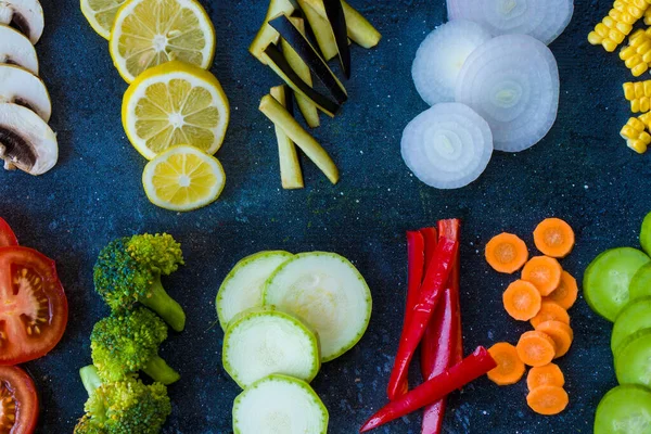 Doğranmış sebzeler, dilimlenmiş sebzeler.