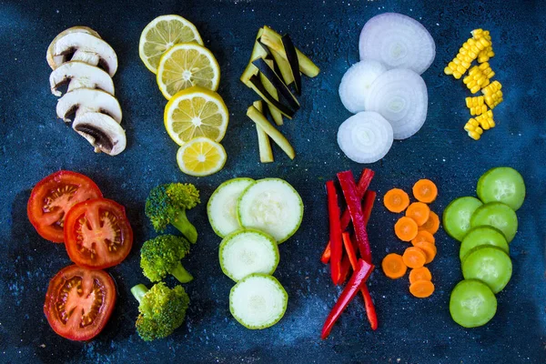 Doğranmış sebzeler, dilimlenmiş sebzeler.