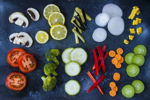 Doğranmış sebzeler, dilimlenmiş sebzeler.