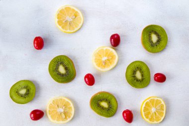 Currant, Cornus ve Dogberry, limon ve kivi yakın plan, yemek fotoğrafçılığı.
