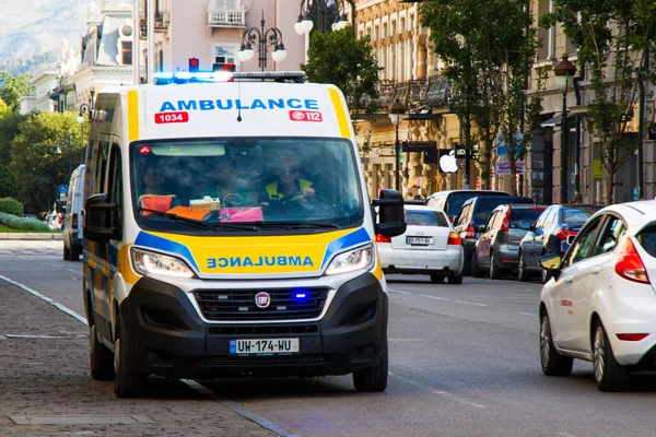 Tiflis Georgia Septiembre 2020 Ambulancia Coche Calle Tiflis — Foto de Stock