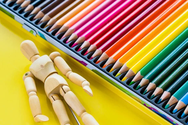 Desenho Figura Boneca Madeira Lápis Coloridos Para Esboçar — Fotografia de Stock