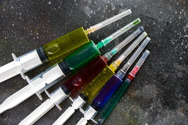 Agulha Médica Multicolorida Colorida Com Drogas Químicas Vacina — Fotografia de Stock